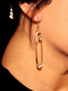 Pin It Up Gold Earrings